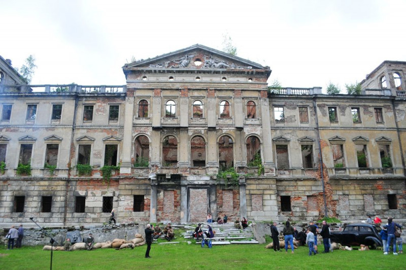 Park przypałacowy w Sławikowie wypięknieje